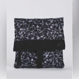 Lululemon Break Free Kit (Sweaty)
Plume White Black